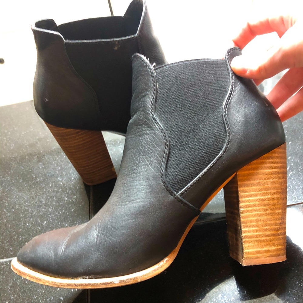 Chinese Laundry Bootie w/ heel size 9